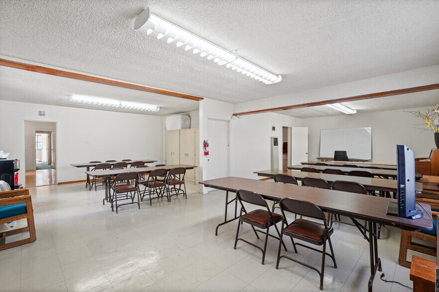 More Photos Of 317 W Palmer Ave, Glendale Religious Facility For Sale