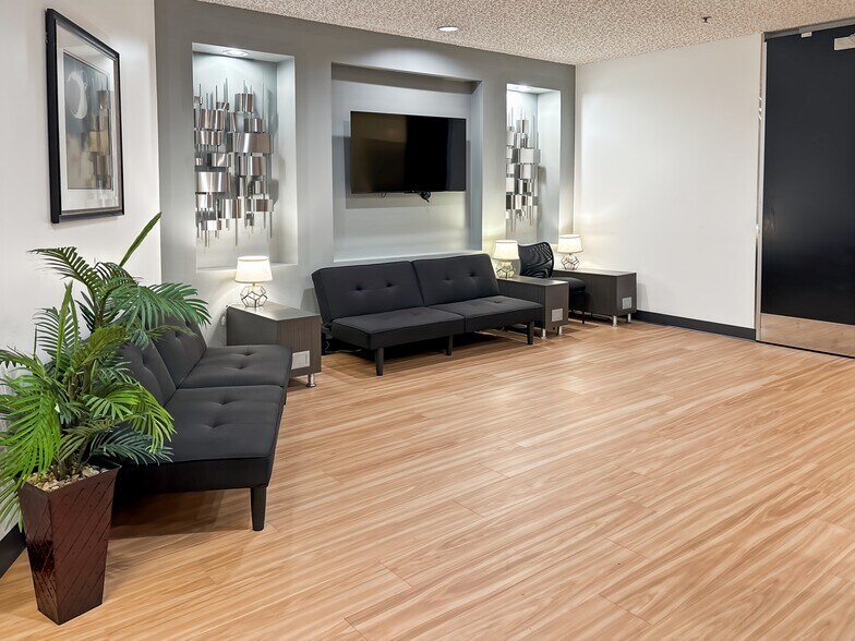 More Photos Of 300 East Esplanade Dr, Oxnard Coworking Space