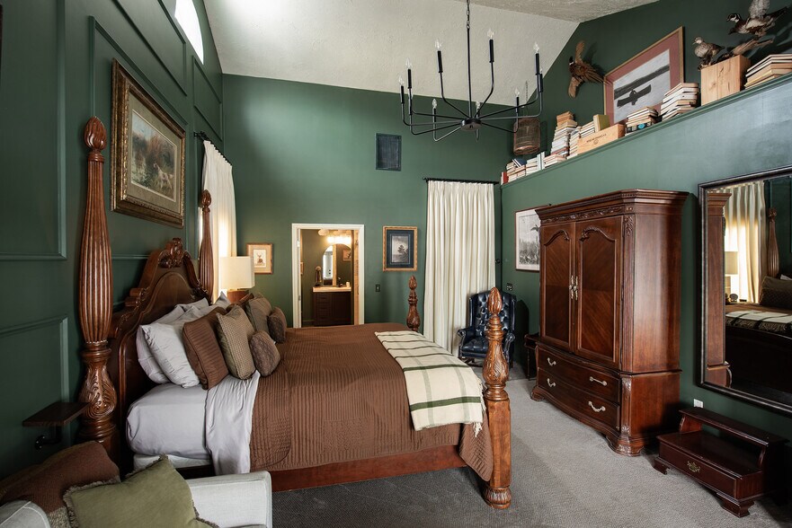 More Photos Of 477 W First St, Blue Ridge Hospitality For Sale