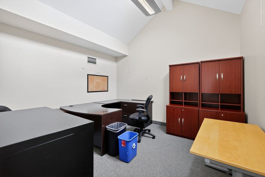 More Photos Of 6183 Executive Blvd, North Bethesda Office For Lease