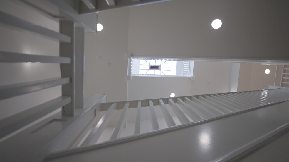 More Photos Of 550 N 1st St, Woodburn Office For Sale