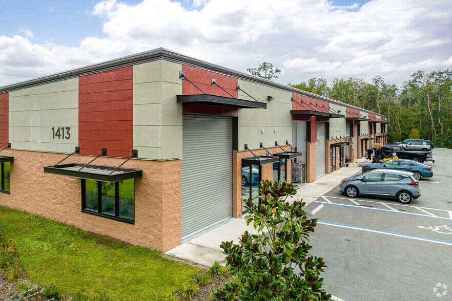 Primary Photo Of 1413 Hamlin Ave, Saint Cloud Light Distribution For Sale