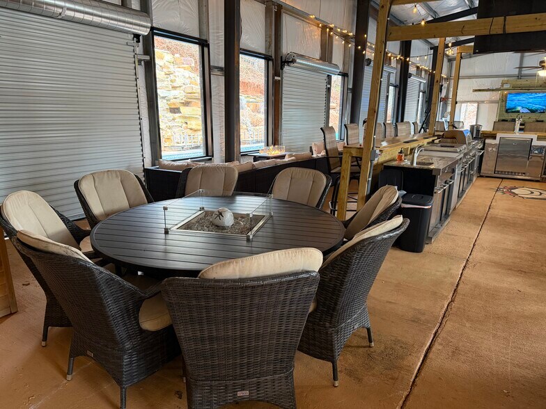 More Photos Of 2003 Bend of the Riv, Hiawassee Specialty For Sale