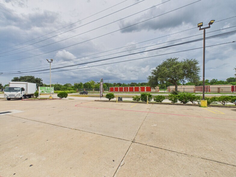 More Photos Of 17602 W Little York Rd, Houston General Retail For Lease