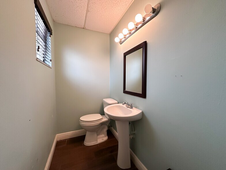 More Photos Of 107-121 Allamanda Dr, Lakeland Unknown For Lease