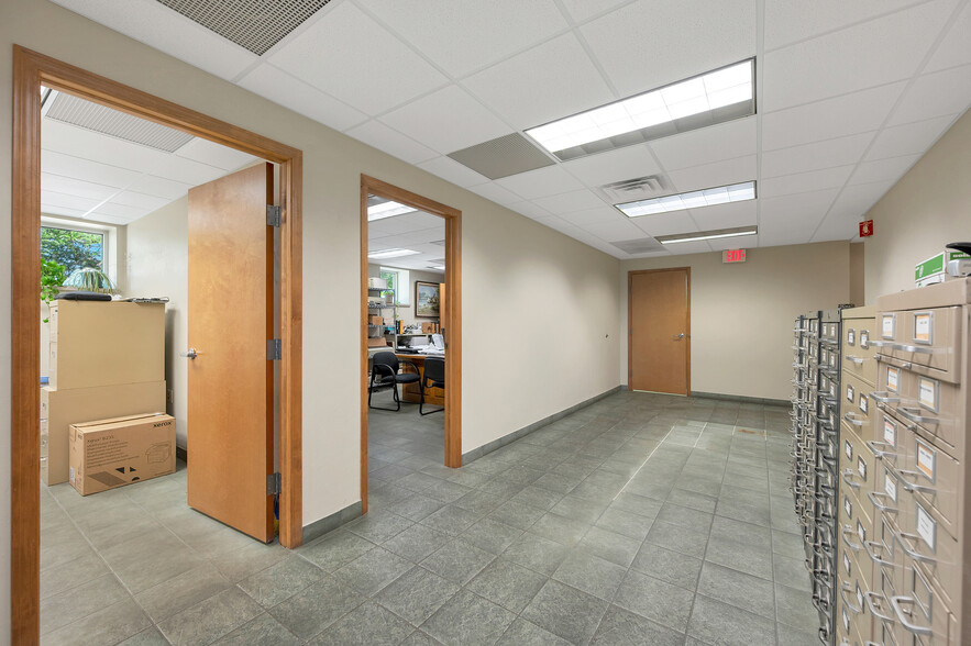 More Photos Of 1725 Suburban Dr, De Pere Manufacturing For Sale