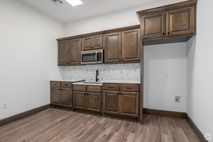 More Photos Of 2900 Washington Dr, Norman Unknown For Lease