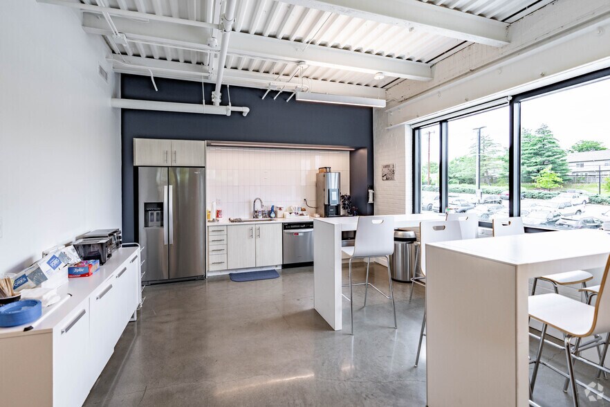 More Photos Of 4101 Charlotte Ave, Nashville Office For Lease