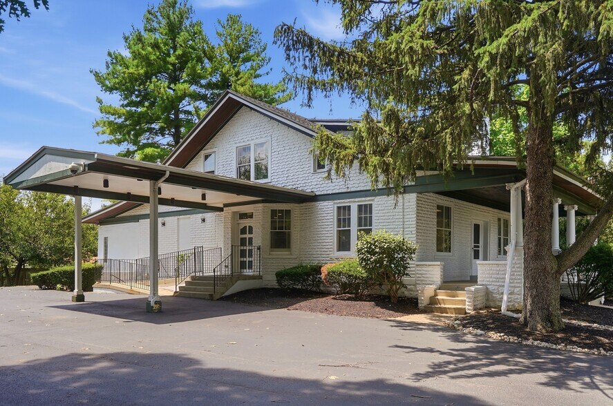 More Photos Of 7293 Beechmont Ave, Cincinnati Office For Sale