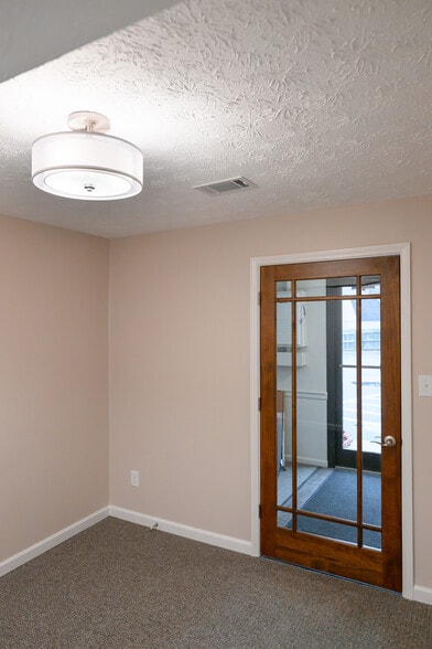 More Photos Of 216 E Reynolds Rd, Lexington Office For Lease