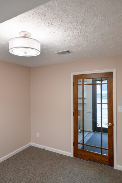 More Photos Of 216 E Reynolds Rd, Lexington Office For Lease