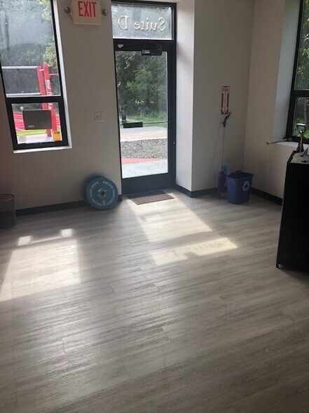 More Photos Of 1001 Lincoln Blvd, Middlesex Warehouse For Lease