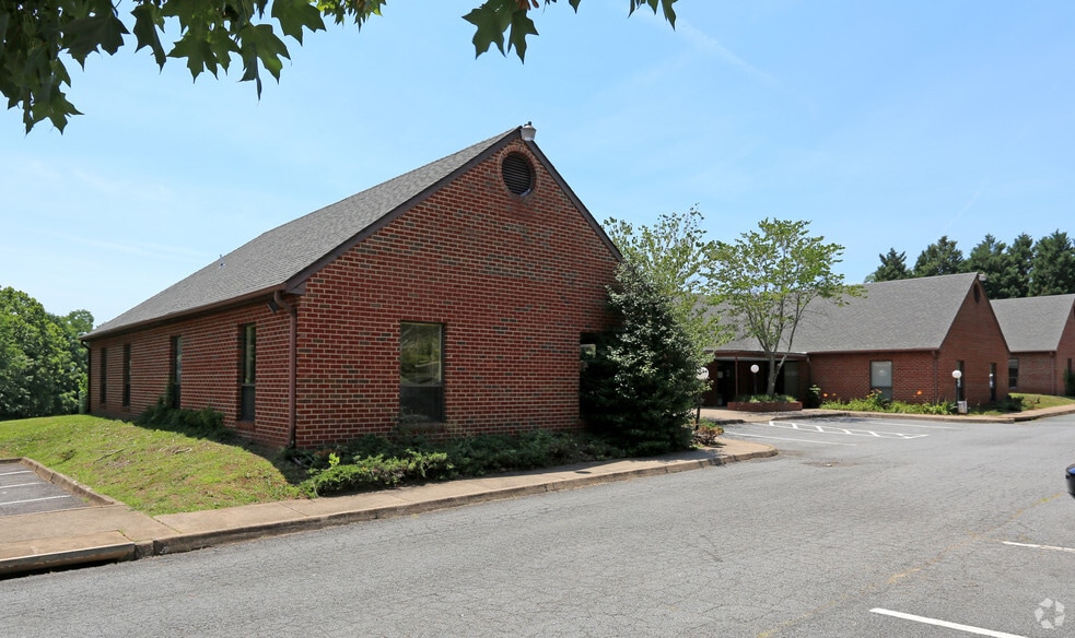 More Photos Of 3042 Berkmar Dr, Charlottesville Office For Lease