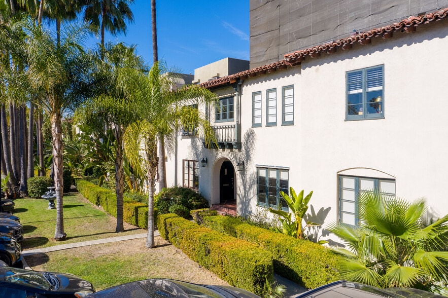 More Photos Of 6525 W Sunset Blvd, Los Angeles Loft Creative Space For Lease