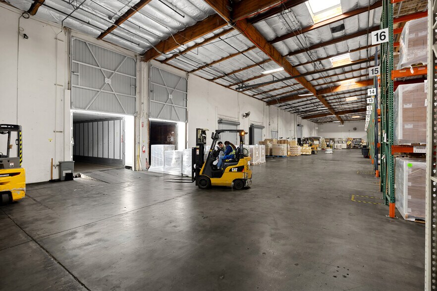 More Photos Of 525 Maple Ave, Torrance Distribution For Lease