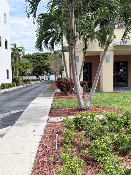 More Photos Of 2359-2367 N University Dr, Coral Springs Unknown For Lease