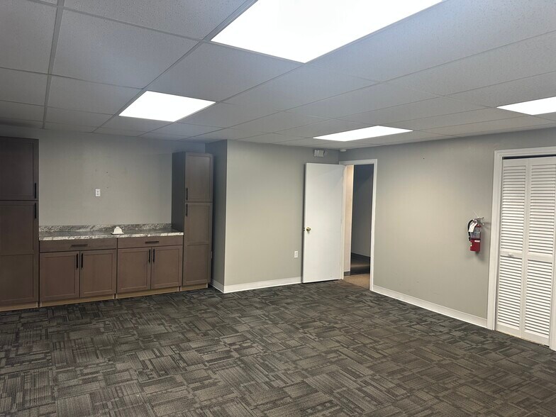 More Photos Of 36403 Vine St, Willoughby Office For Sale