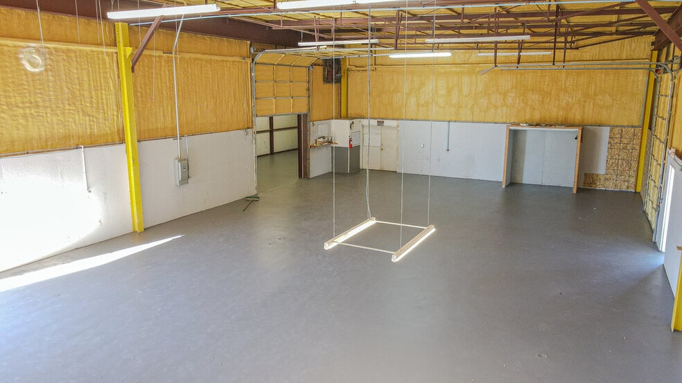 More Photos Of 5206 Beacon Dr, Austin Warehouse For Lease