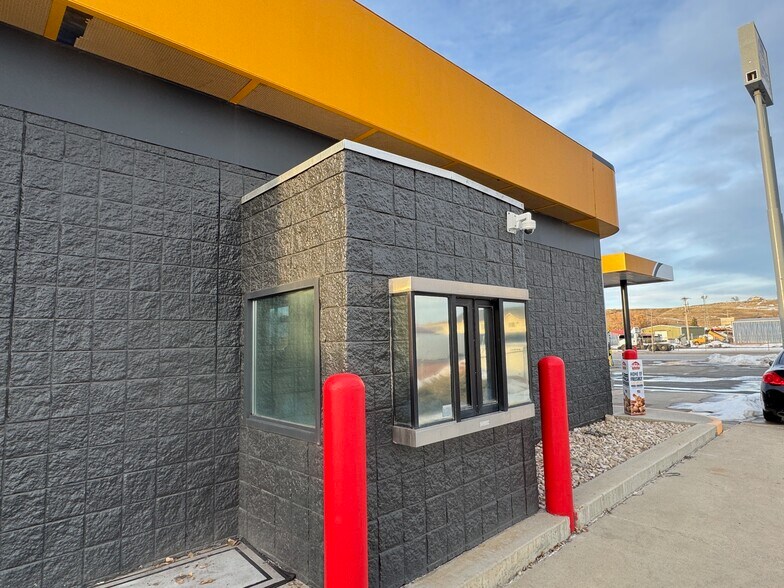 More Photos Of 2490 N Main St, Sheridan Convenience Store For Sale