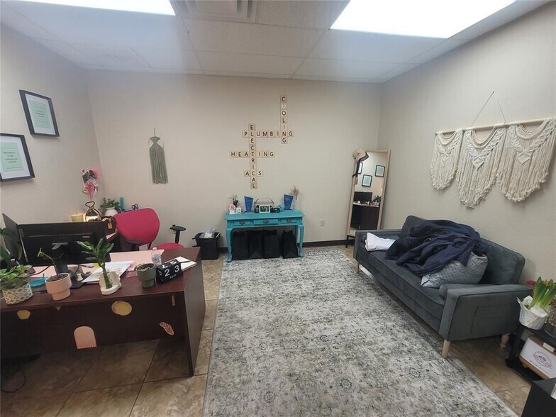 More Photos Of 912 Messenger Ln, Moore Warehouse For Sale