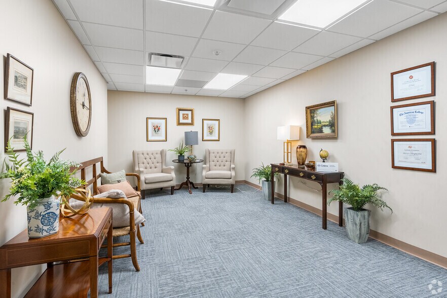 More Photos Of 609 W Johnson Ave, Cheshire Medical For Lease