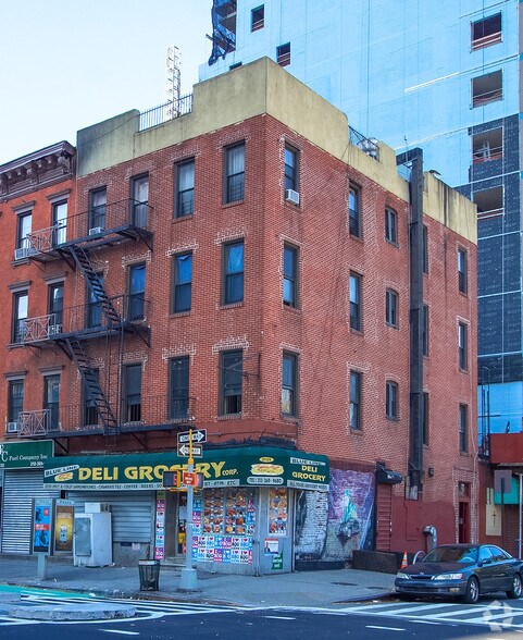 More Photos Of 2135 1st Ave, New York Apartments For Lease