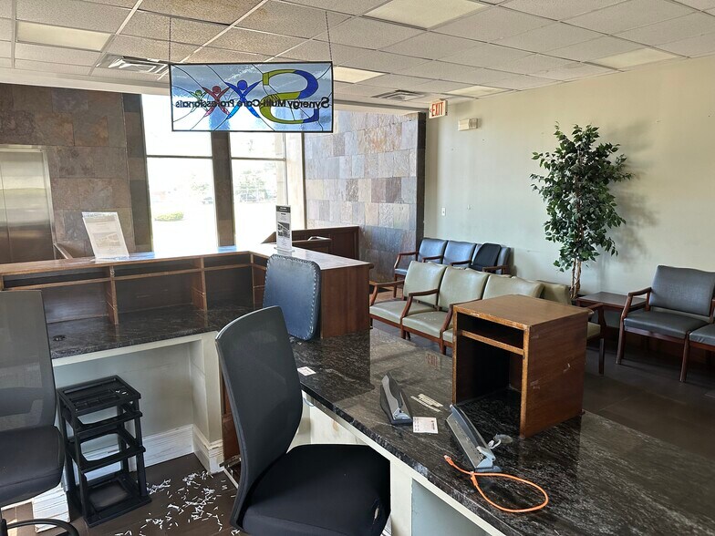 More Photos Of 1570 Old Country Rd, Westbury Office For Lease