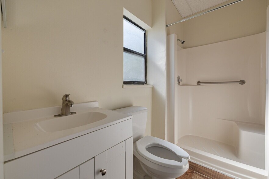 More Photos Of 220 Scotland St, Dunedin Healthcare For Lease