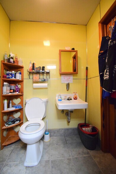 More Photos Of 502 W Franklin St, Sesser Office For Sale