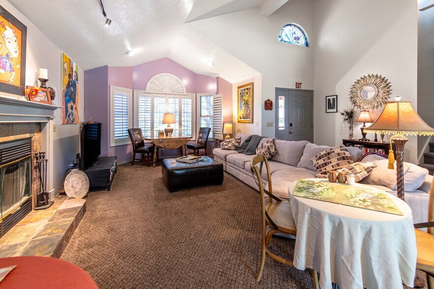 More Photos Of 29 Canyon View Dr, Springdale Hospitality For Sale