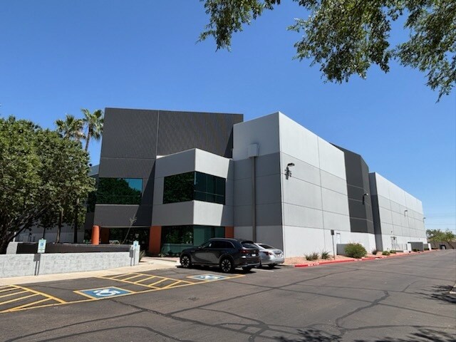 More Photos Of 2075 W Obispo Ave, Gilbert Distribution For Lease