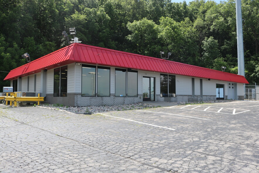 Primary Photo Of N3020 State Road 16, La Crosse Freestanding For Sale