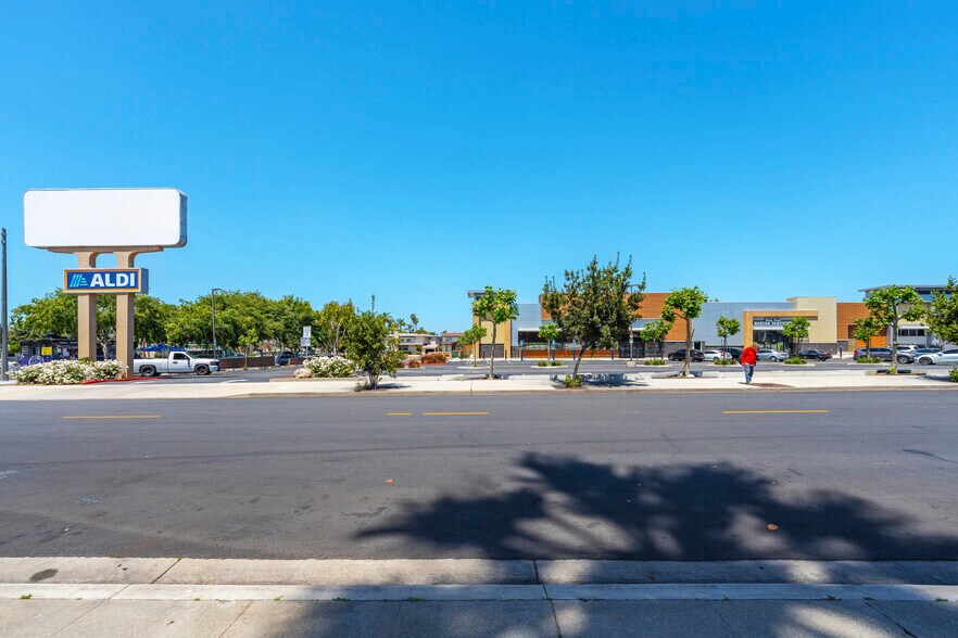 More Photos Of 4570-4580 Atlantic Ave, Long Beach Unknown For Lease