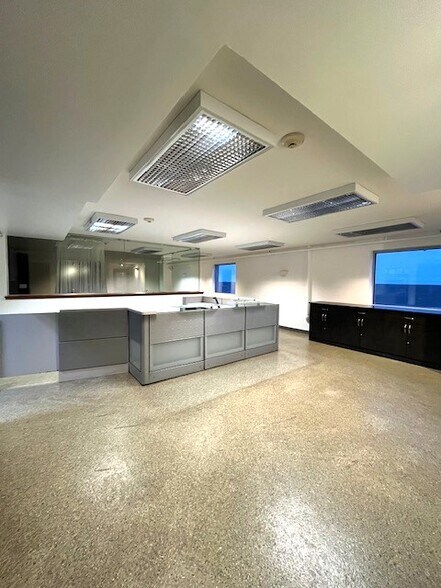 More Photos Of 1630 Old Deerfield Rd, Highland Park Warehouse For Lease