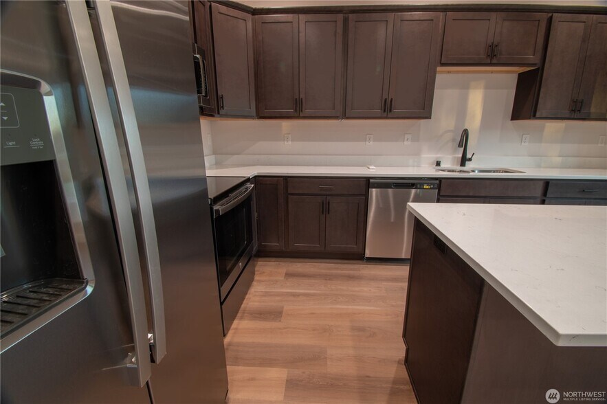 More Photos Of 529 Colton Ln, Everson Apartments For Sale