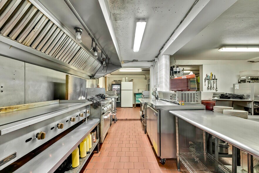 More Photos Of 104 S US Highway 41, Inverness Restaurant For Sale