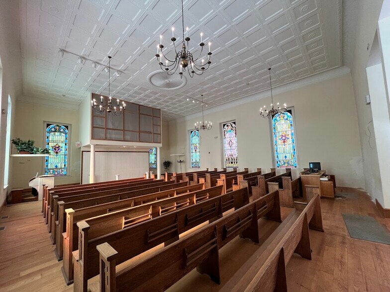 More Photos Of 14 Park Ave, Chalfont Restaurant For Lease