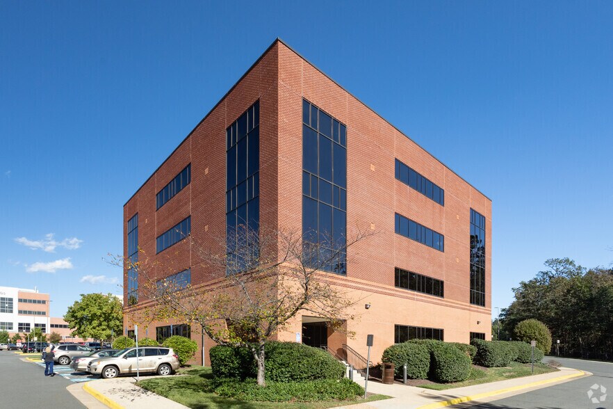 More Photos Of 3620 Joseph Siewick Dr, Fairfax Unknown For Lease