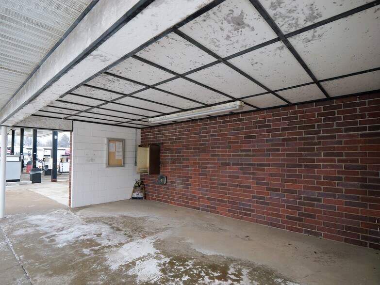 More Photos Of 511 25th Ave N, Wisconsin Rapids Office For Sale