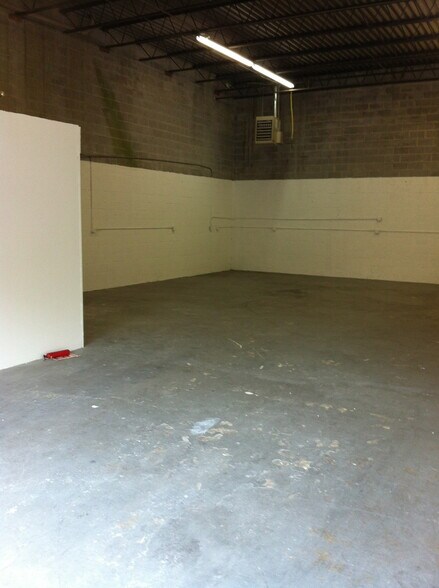 More Photos Of 7631 Fullerton Rd, Springfield Warehouse For Lease