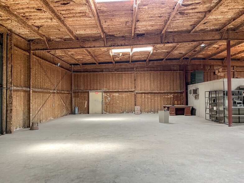 More Photos Of 729 W Saint Peter St, New Iberia Showroom For Sale