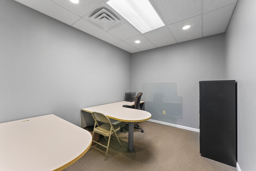 More Photos Of 4241 Kirk Rd, Austintown Office For Sale