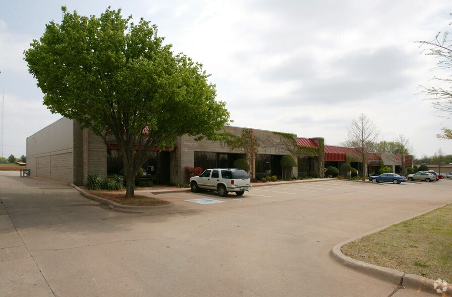 More Photos Of 7700 N Hudson Ave, Oklahoma City Light Manufacturing For Lease