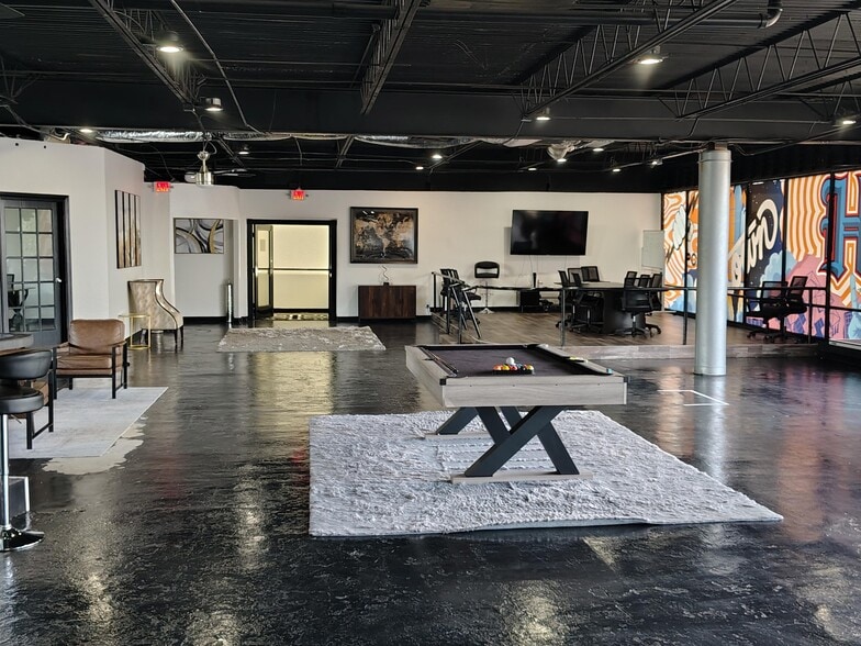 More Photos Of 802 Crosstimbers, Houston General Retail For Sale