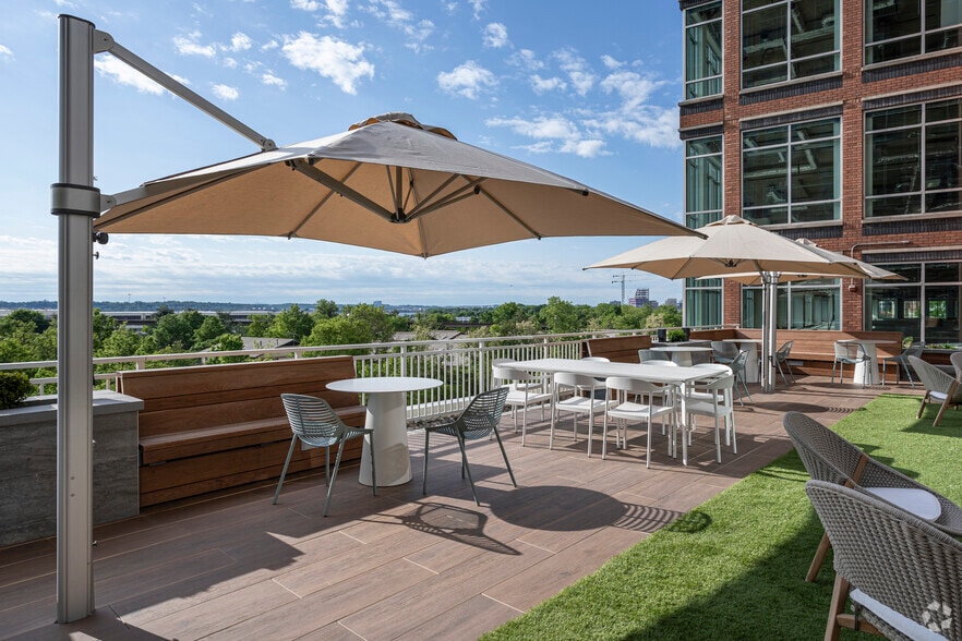 More Photos Of 2777 Crystal Dr, Arlington Unknown For Lease