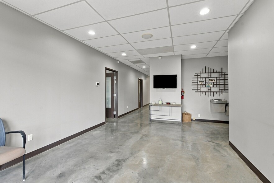 More Photos Of 6115 Robertson Ave, Nashville Warehouse For Lease