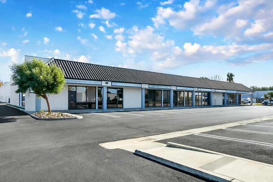 More Photos Of 17330 Newhope St, Fountain Valley Light Distribution For Sale