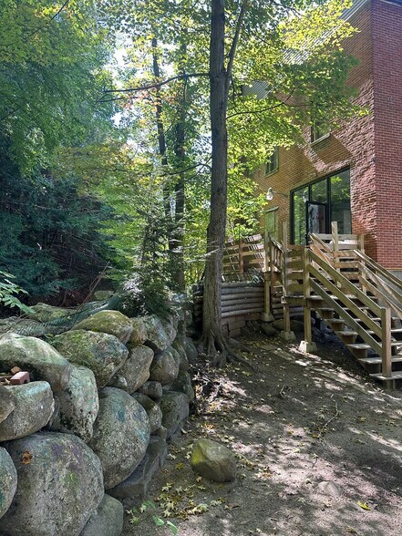 More Photos Of 525 Main St, Wilton Storefront Retail Residential For Lease