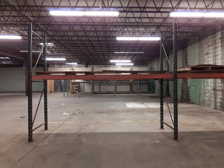 More Photos Of 20 Industrial Pl, Middletown Manufacturing For Sale