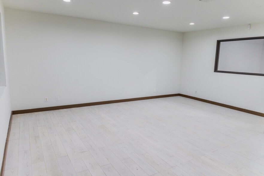 More Photos Of 17209 S Figueroa St, Gardena Warehouse For Lease